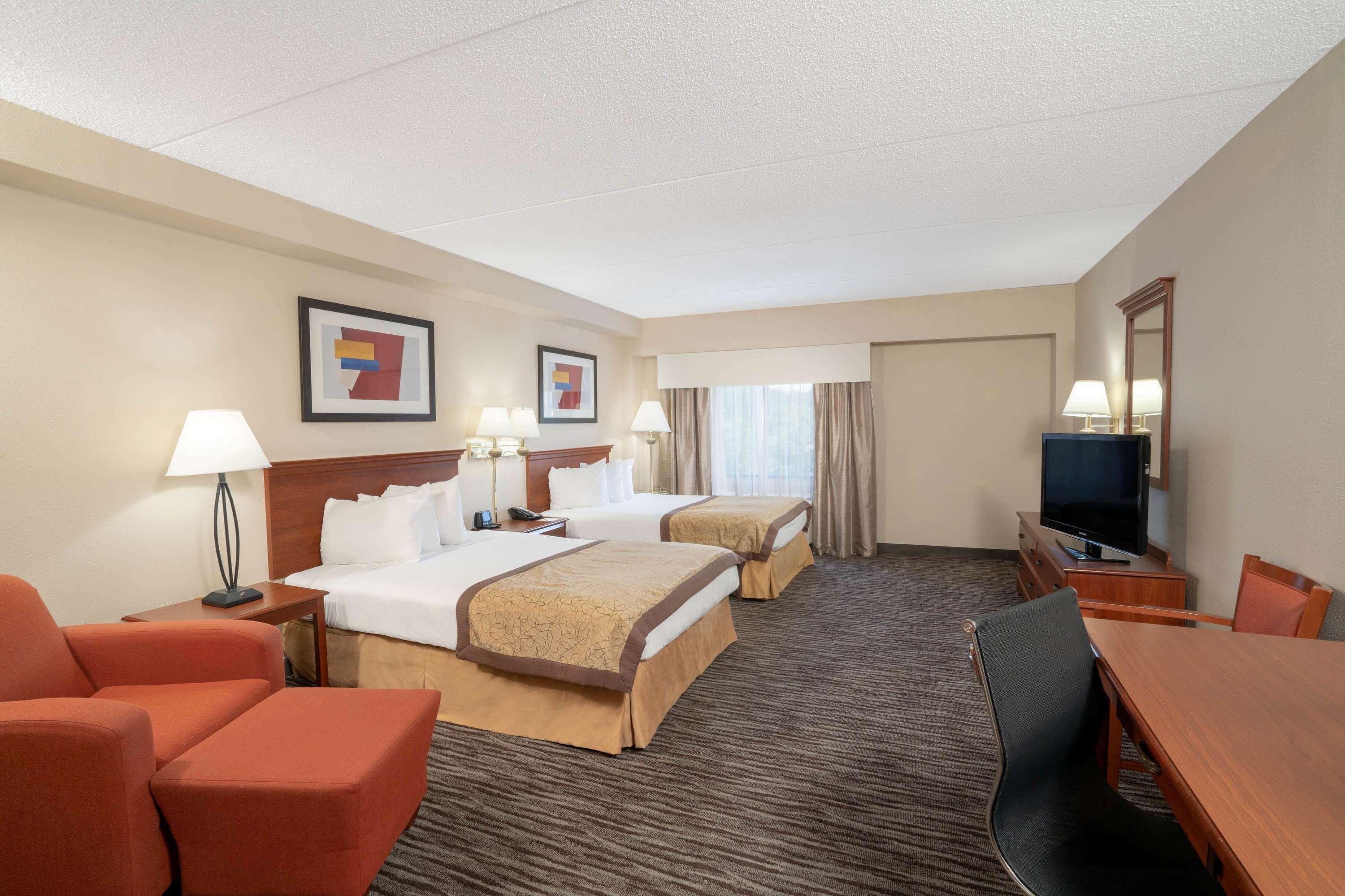 Wingate By Wyndham Charlotte Airport Hotel Екстериор снимка