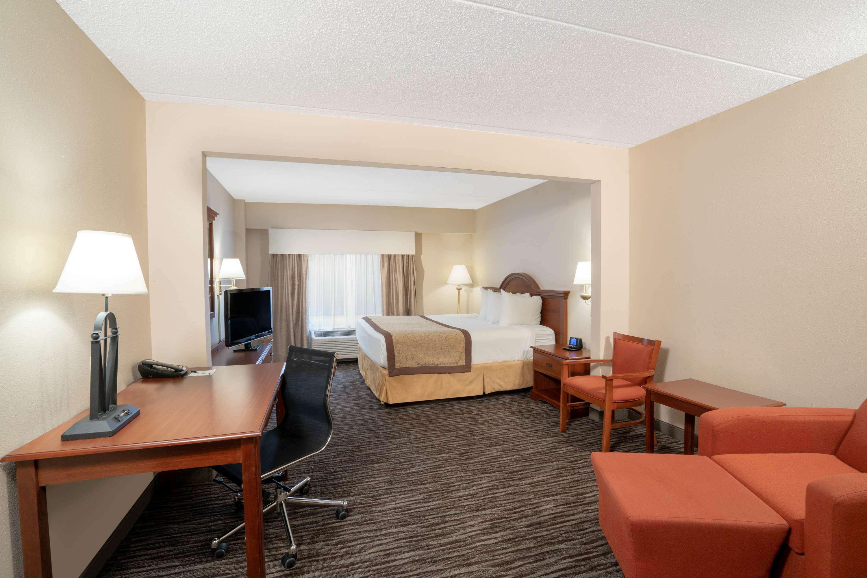 Wingate By Wyndham Charlotte Airport Hotel Екстериор снимка