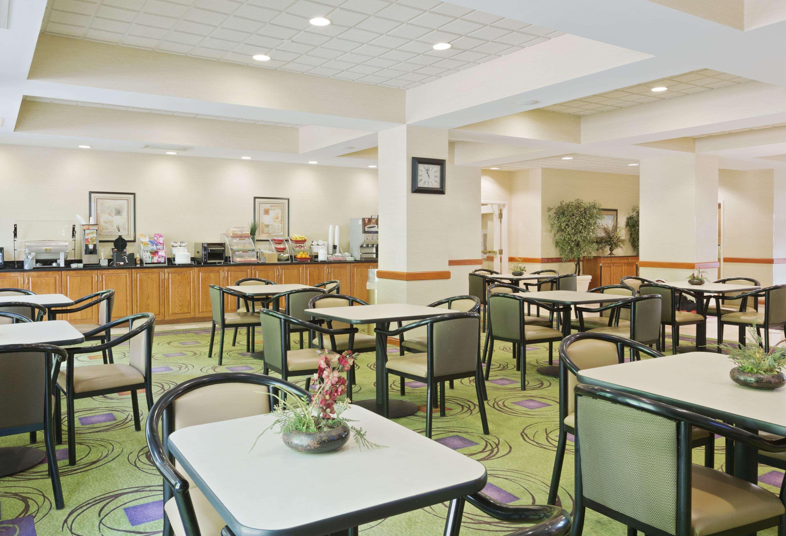 Wingate By Wyndham Charlotte Airport Hotel Екстериор снимка