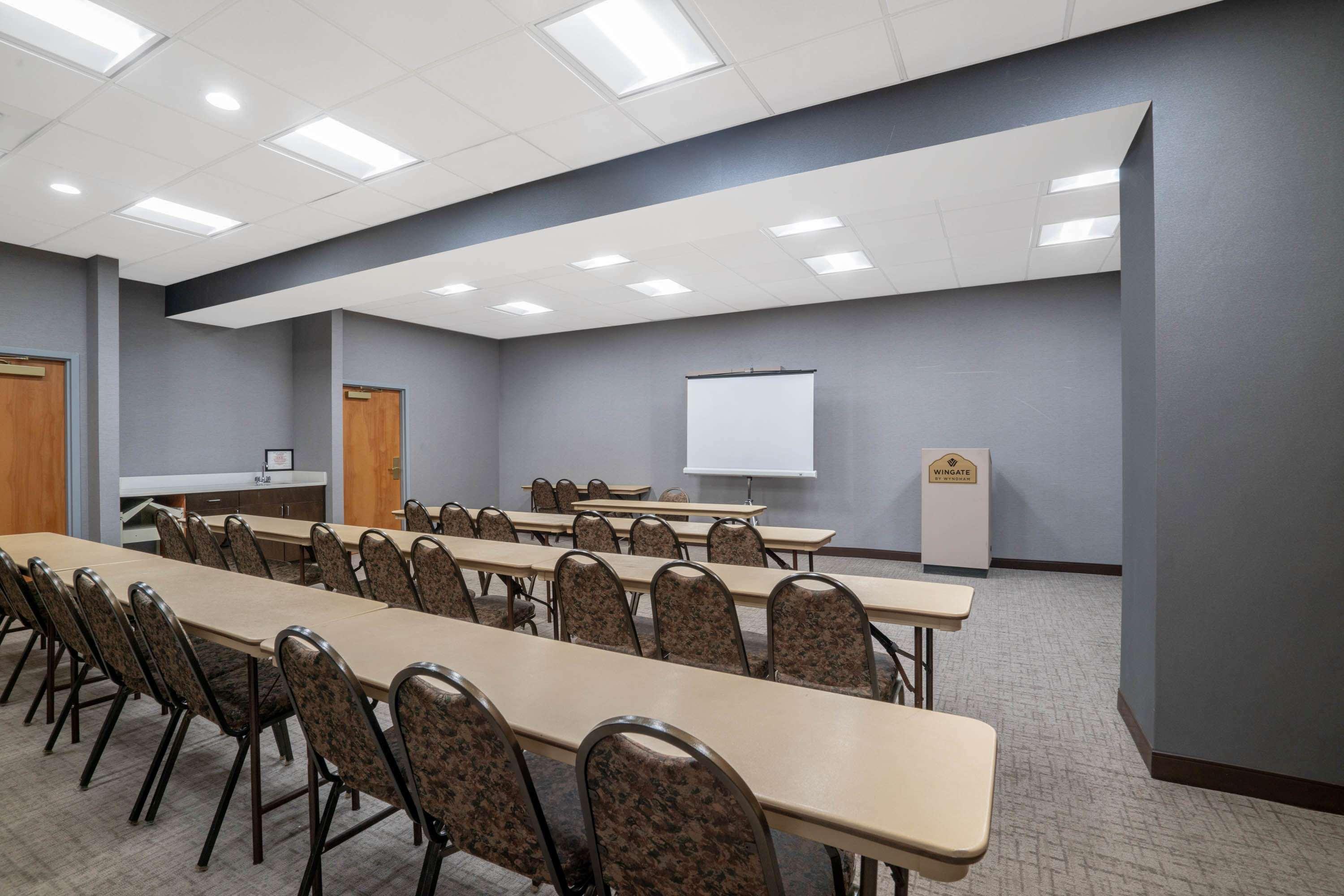 Wingate By Wyndham Charlotte Airport Hotel Екстериор снимка